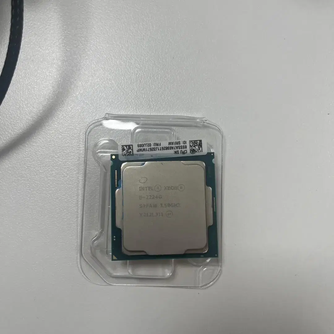 서버 CPU 인텔 제온 E-2224G 판매합니다.