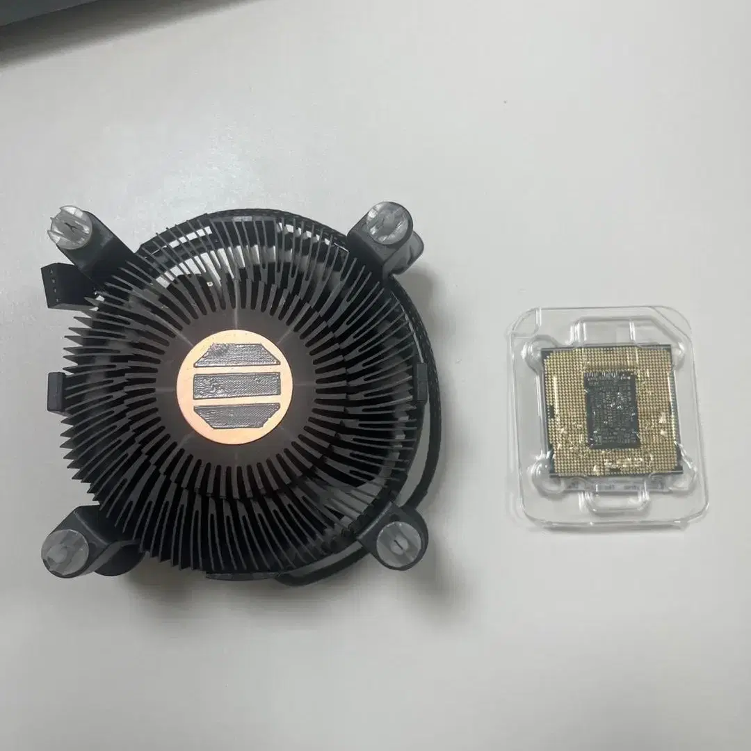 서버 CPU 인텔 제온 E-2224G 판매합니다.