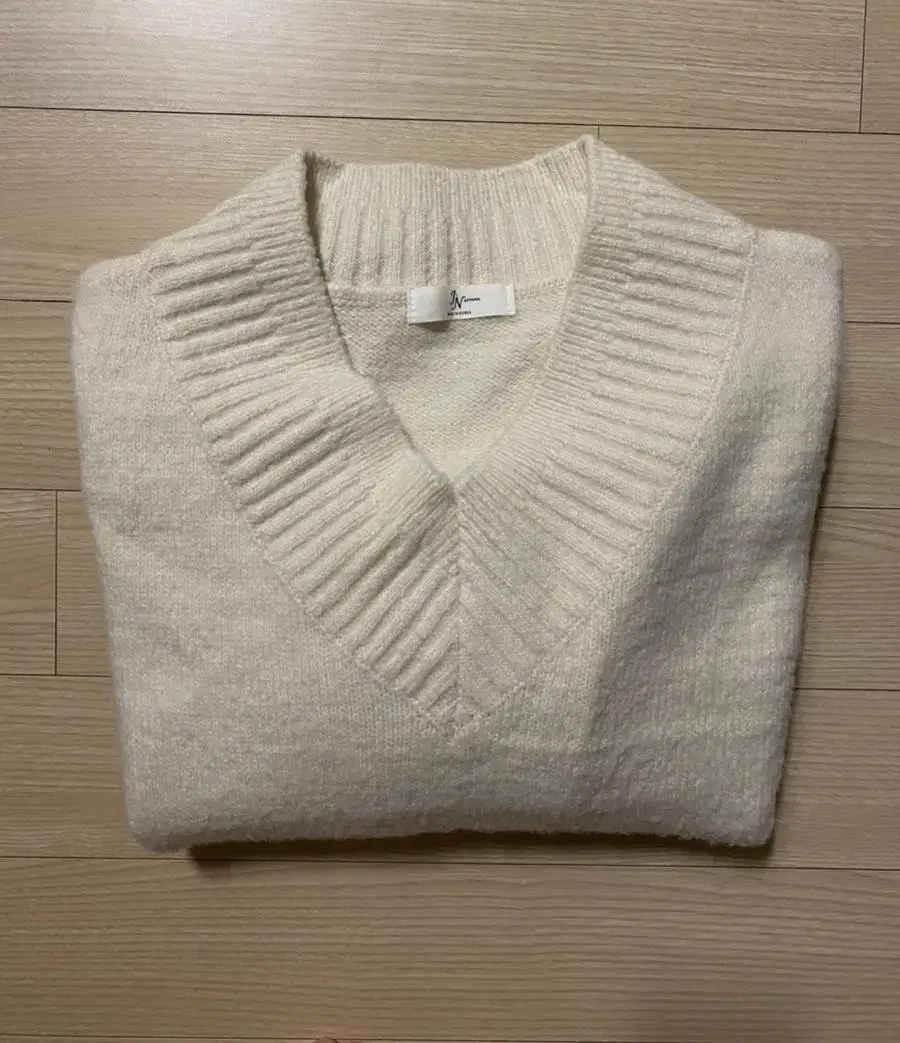 Bae V-neck knit