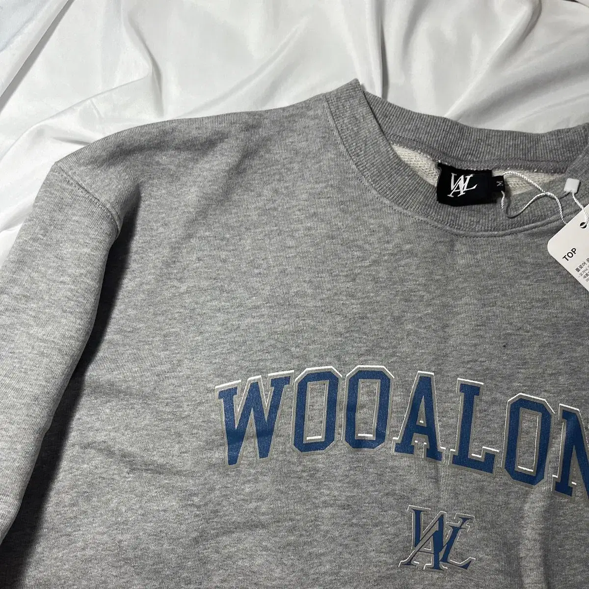 우알롱Wow fit arch printing logo sweatshirt