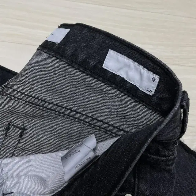 토니웩 Musk Slim-Straight Jeans_ Black Wash