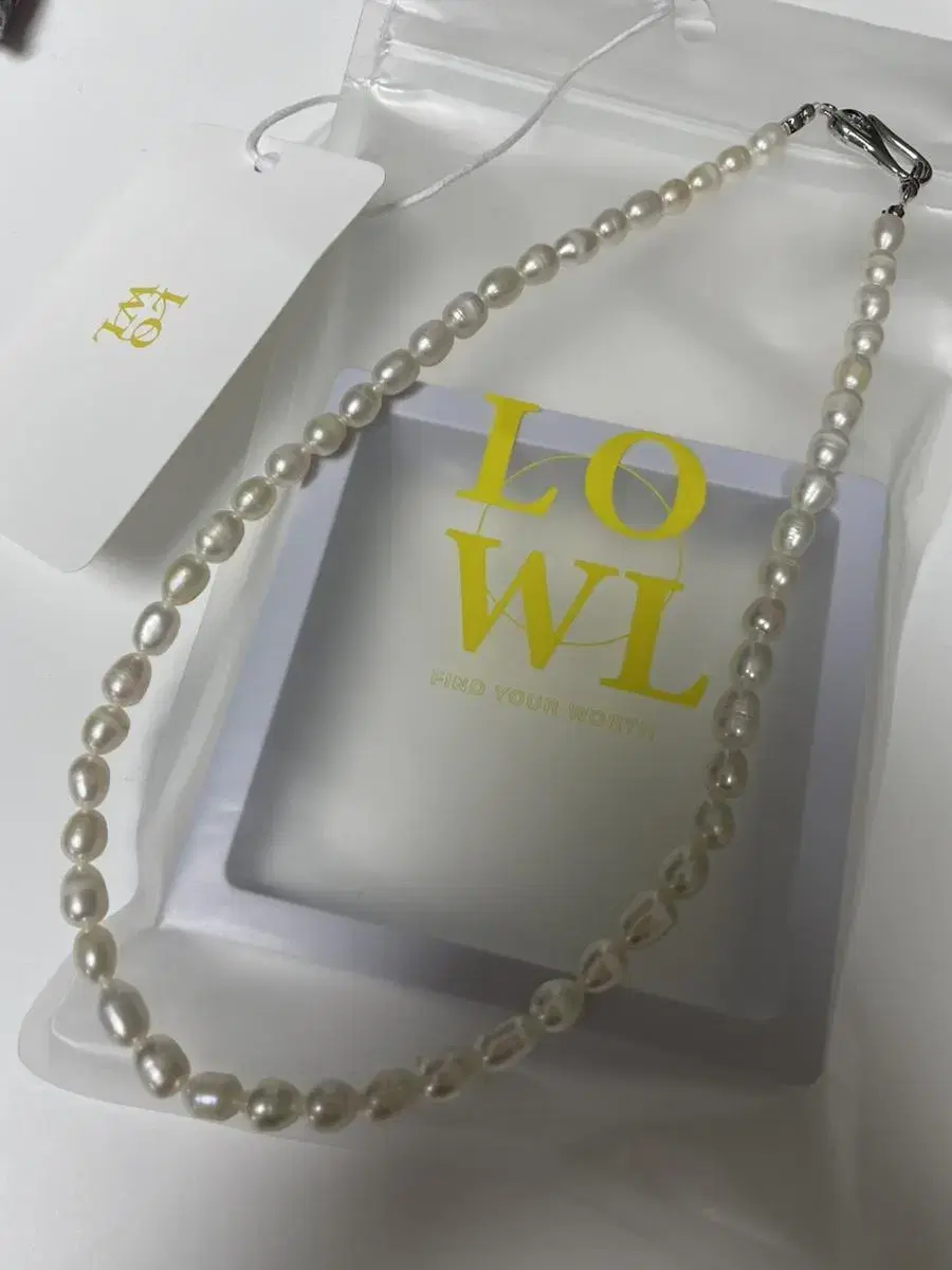 로울 Basic rice pearl necklace