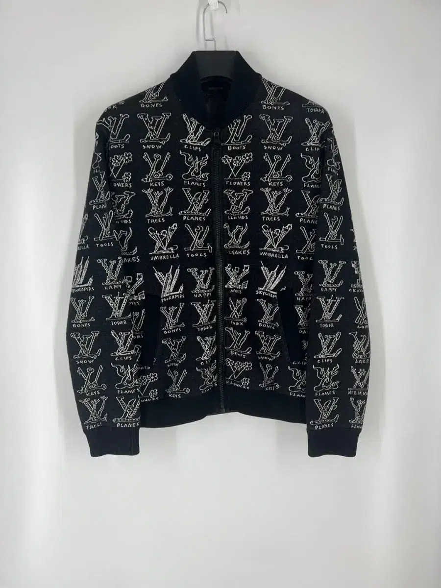 (L) Louis Vuitton cartoon jacquard bloomers bomber jacket in kard.