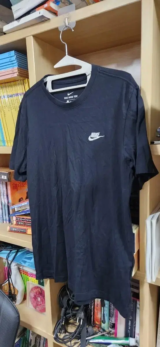 (100) Large Nike basic genuine cotton tee.  c-1