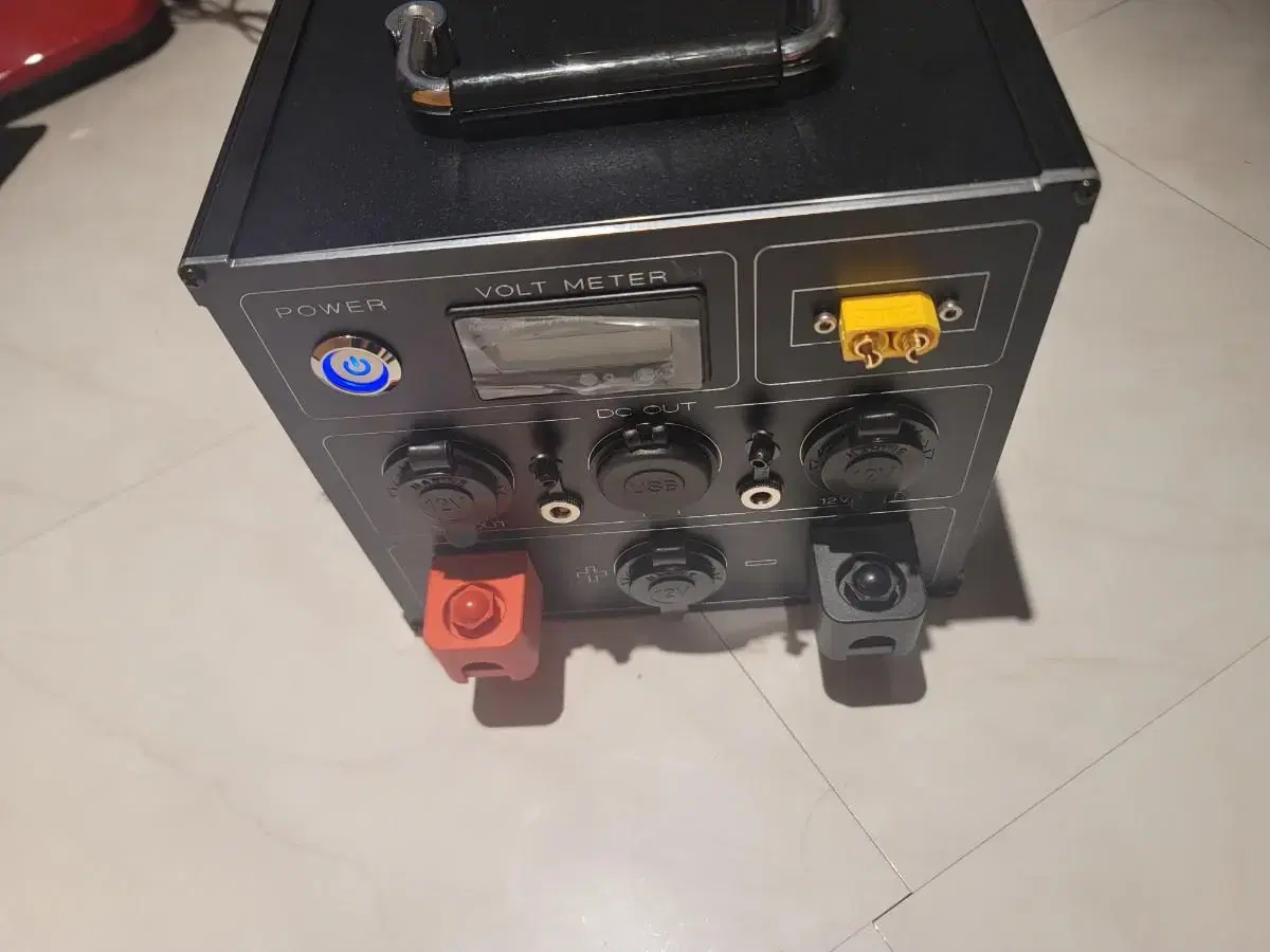Super cheap camping power bank 200A 12.6V camping chan unused