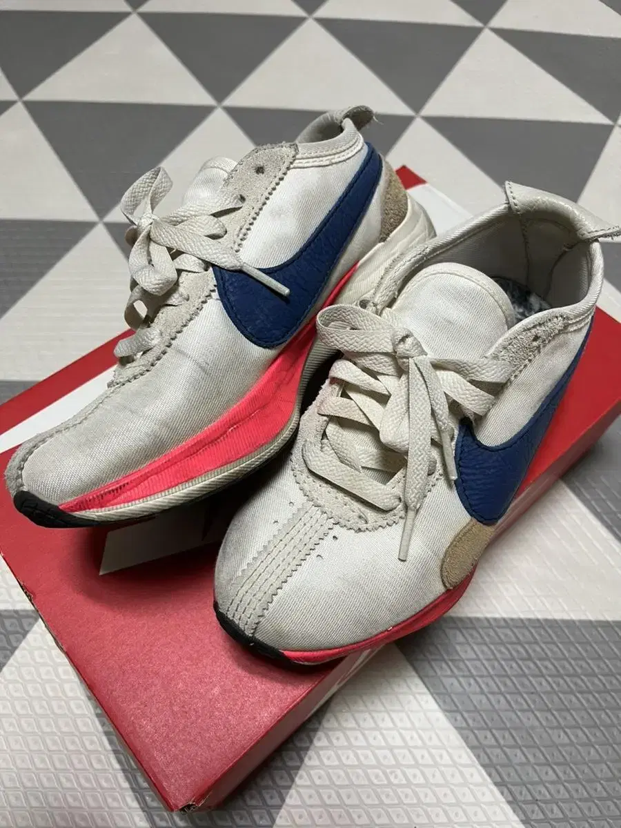 Genuine Nike Moonracer 235