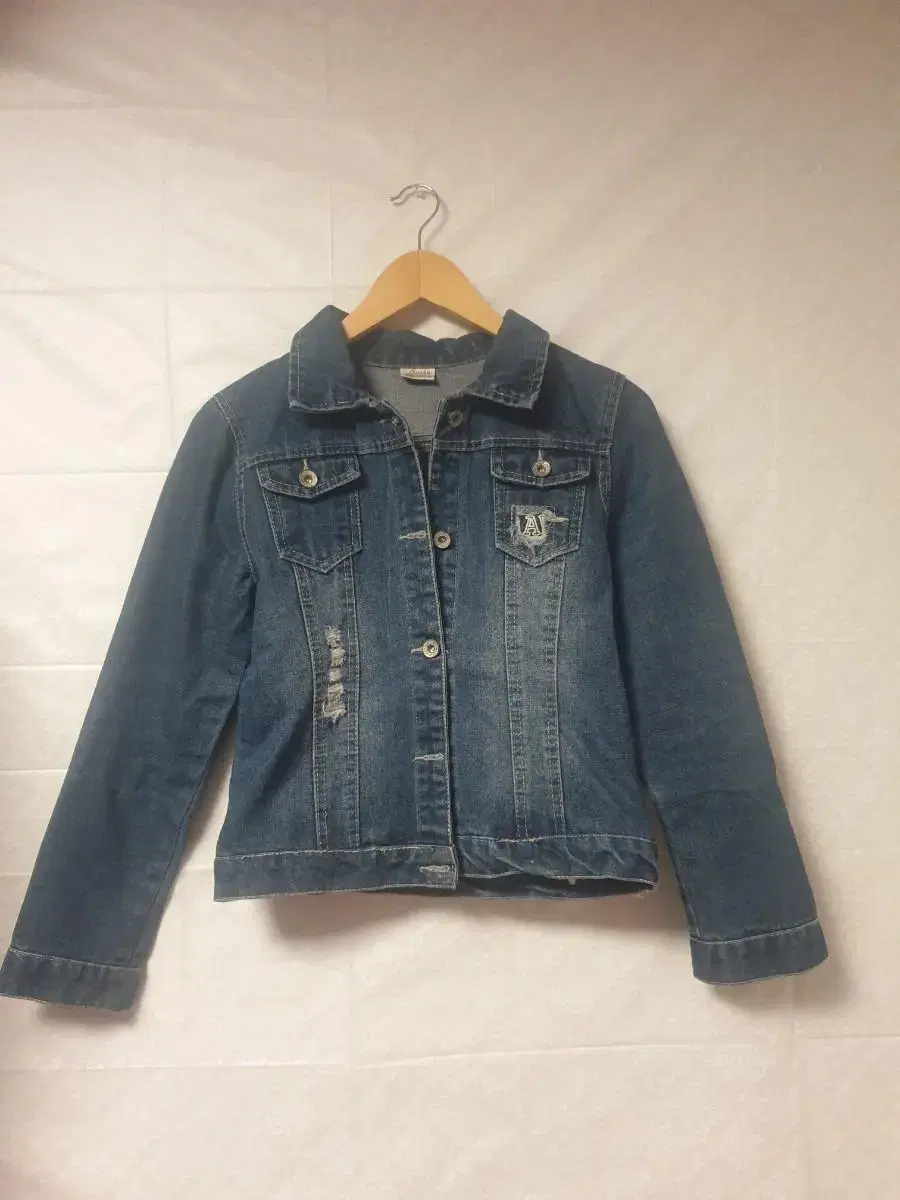 Vintage Women's Denim Jacket/Vintage Jeans Jacket/Actual size material/Price reduction