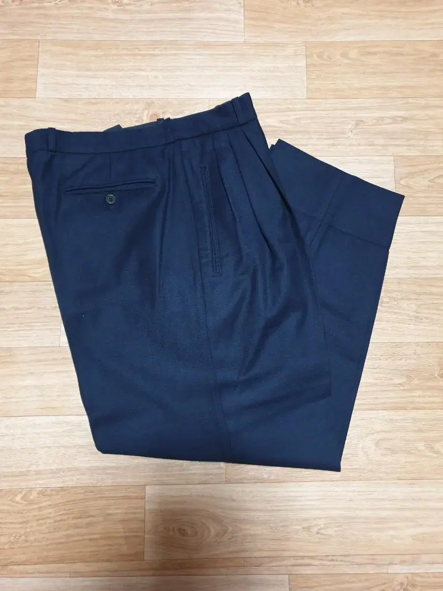 Tapered-fit balloon wool slacks pants made in Italy