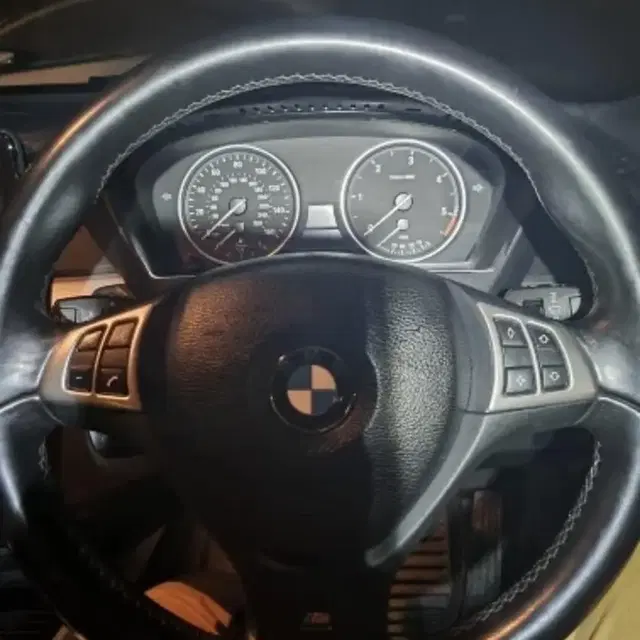 BMW X6 E71 스티어링휠 버튼 트림