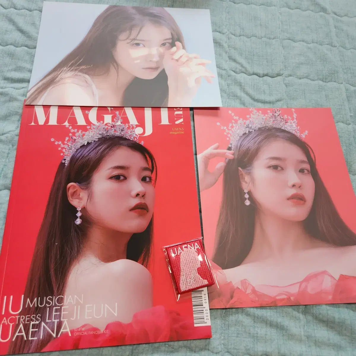 IU's 4th term YooAna Magazine, Wapen