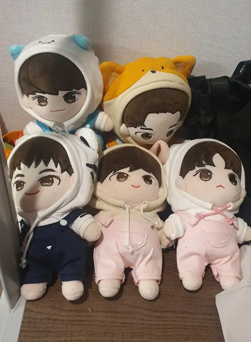 nu'est doll source (including clothes)