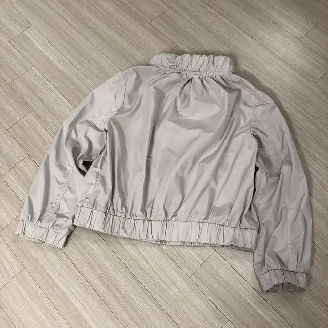 uniqlo pleats windbreaker. M