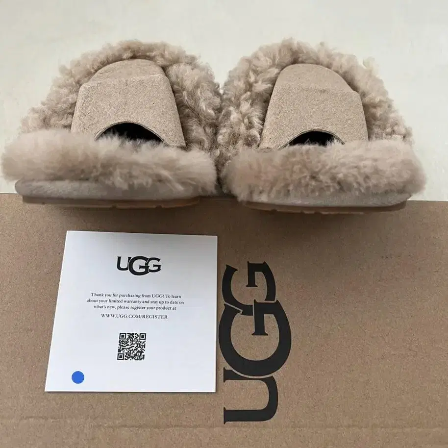 ugg 정품 어그 뽀글이 맥시 컬리 슬리퍼 7사이즈 팝니다