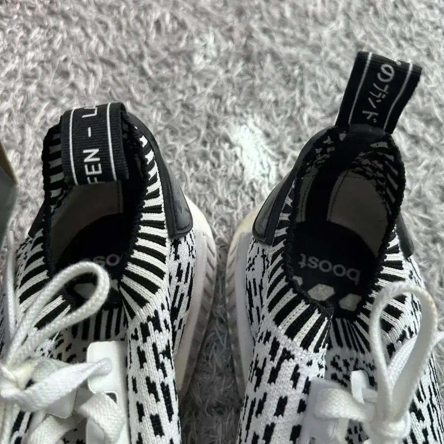 [280]772.아디다스 NMD R1 시사코 화이트