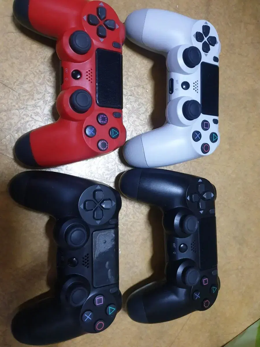 Defective products of the PlayStation 4 compatible pad