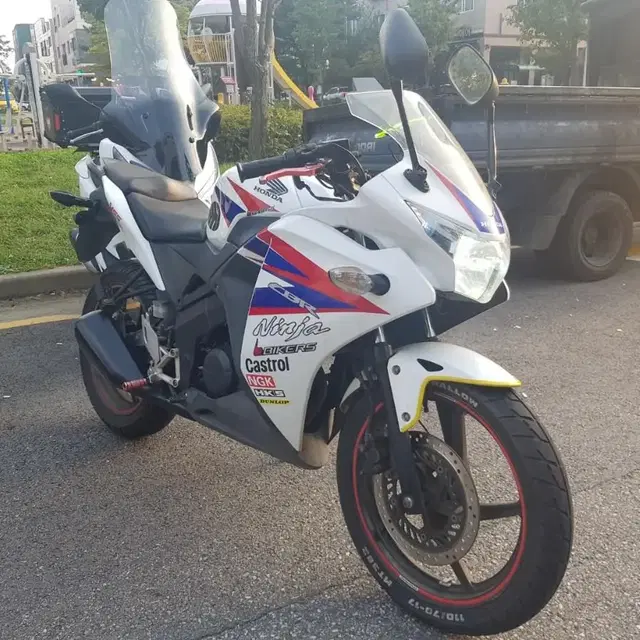 cbr125 15년식 건담 팝니다