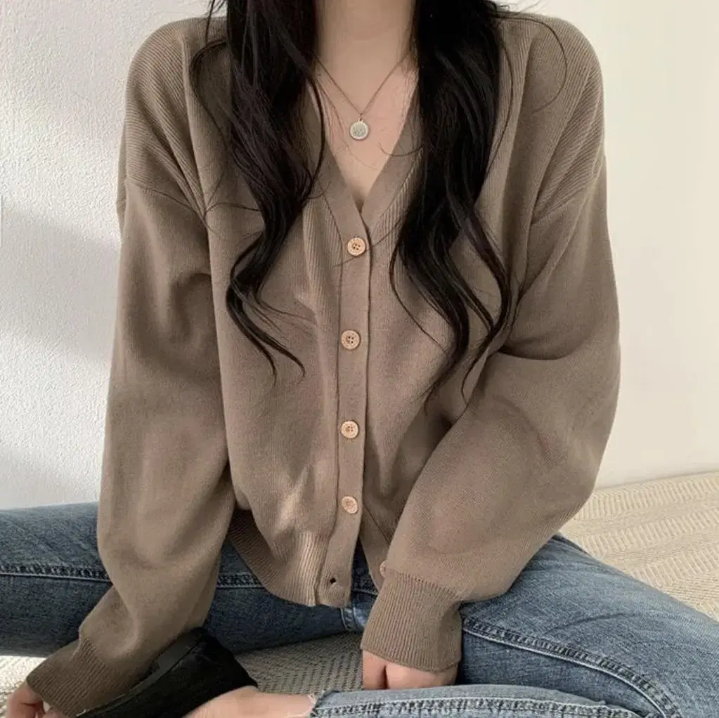 Able V-Neck Cardigan Mocha