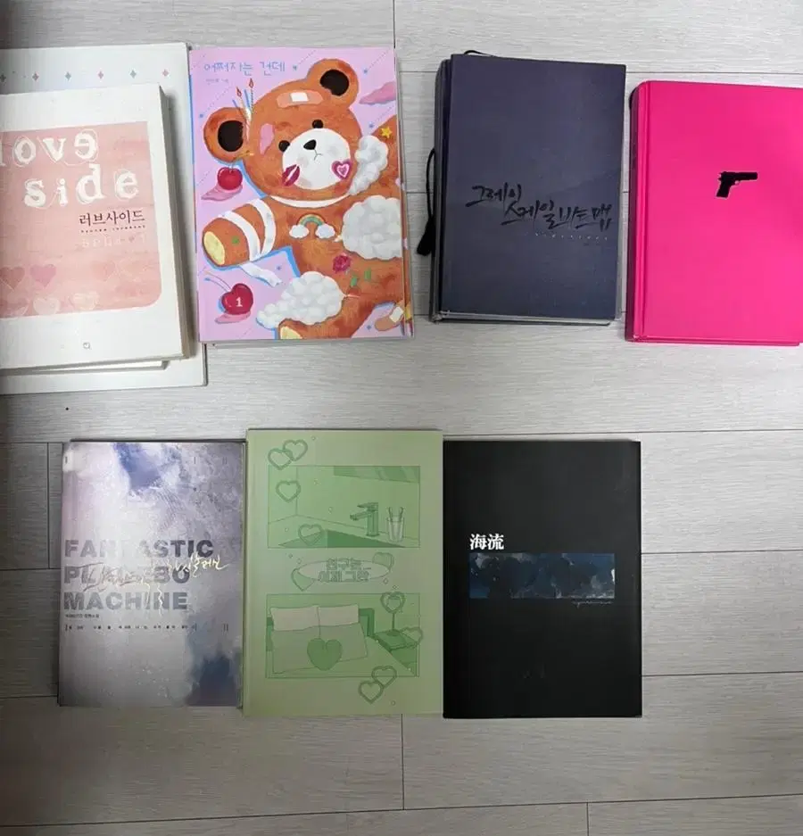 Wts the Shinee fanbook.