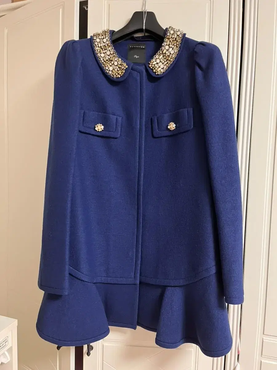 Renibbon jeweled coat