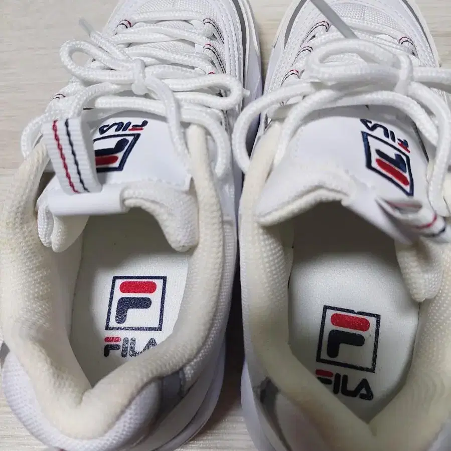 (*새상품-택포) FILA 휠라 운동화 신발 스니커즈 230사이즈