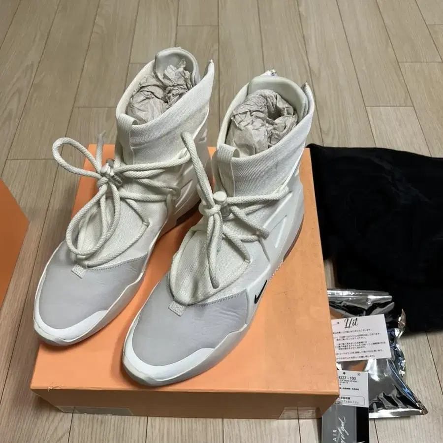 피오갓 Air fear of god 세일 판매합니다.