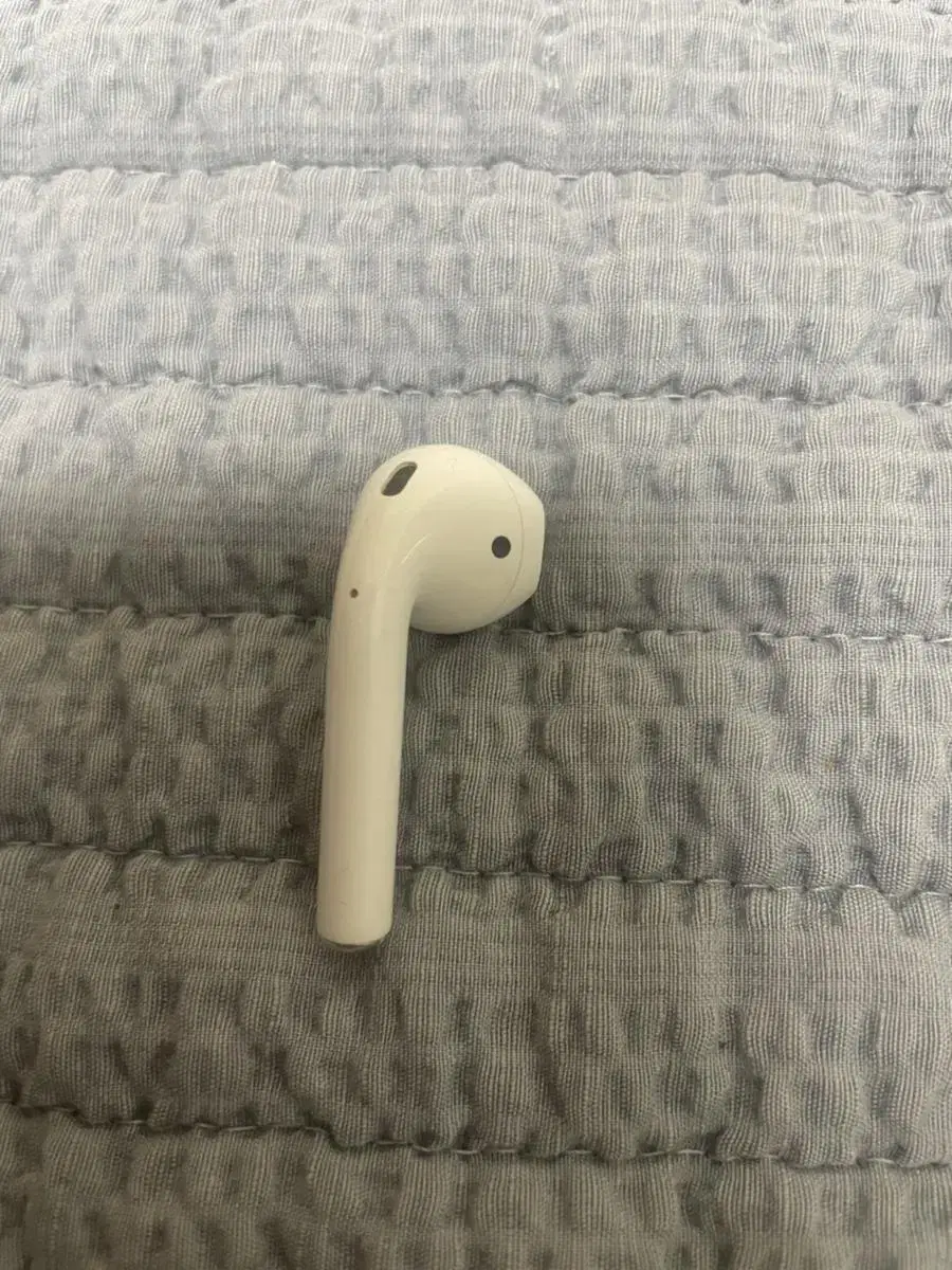 AirPods 1st generation right unit