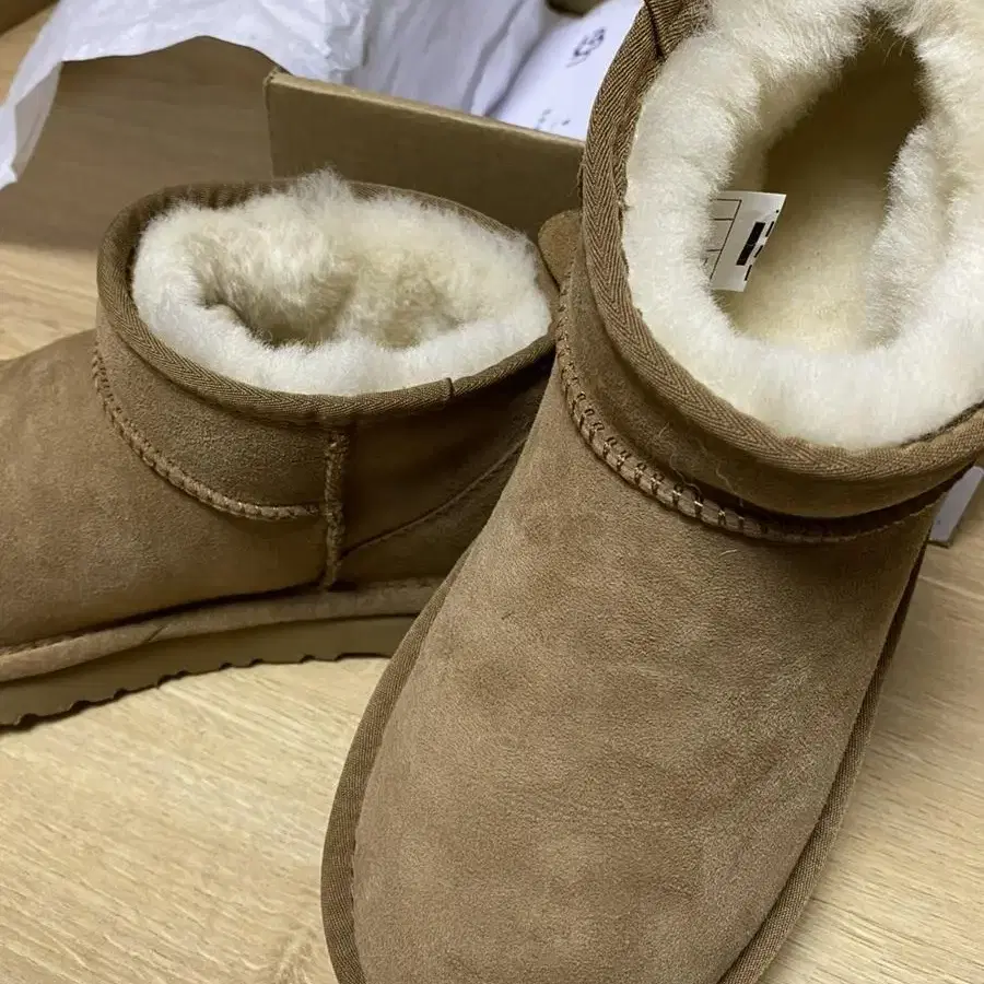 [새상품] 미국 UGG 울트라 미니 체스트넛 230