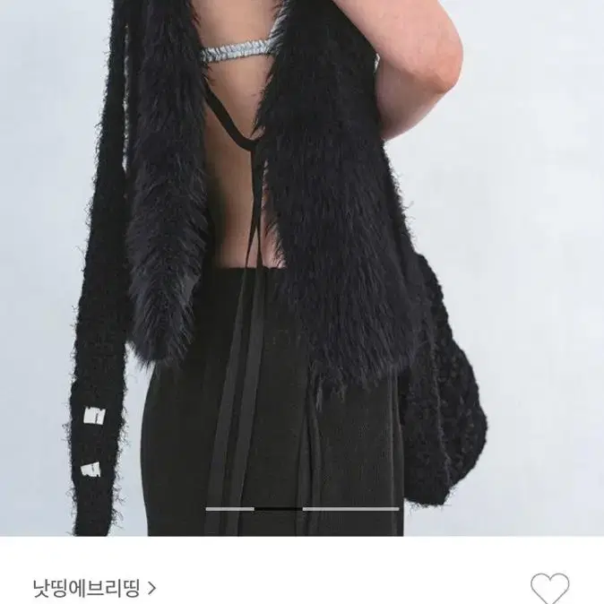 낫띵에브리띵 open side vegan fur vest black