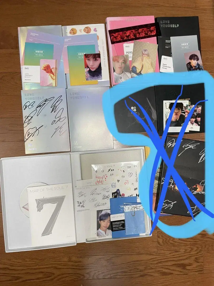 Album autographed by BTS, photocard incl.