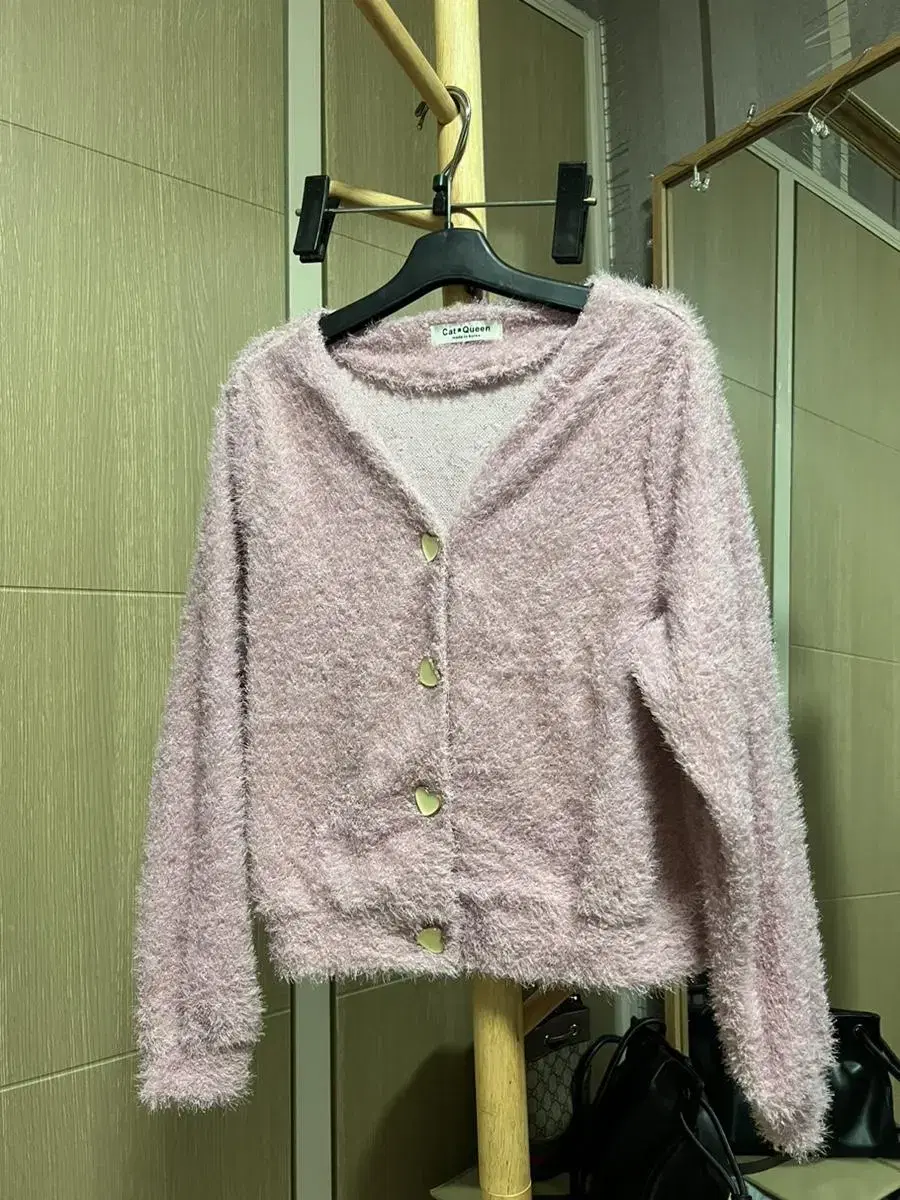 (Organizing the closet) Heartpoint fur cardigan