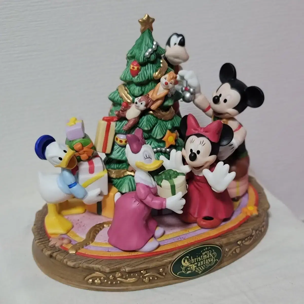 Disneyland Christmas Figures Mickey Donald Chip & Dale Goofy