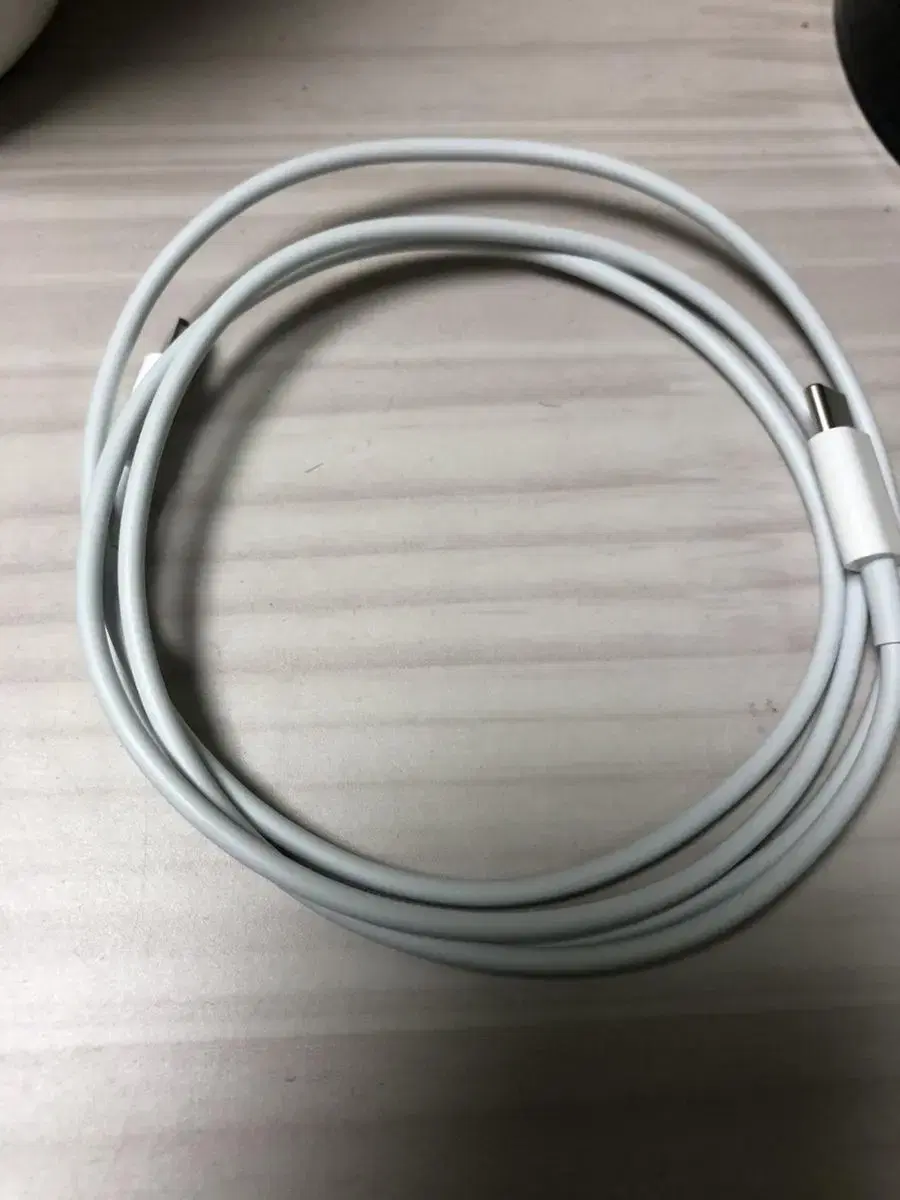 Apple genuine C-type cable