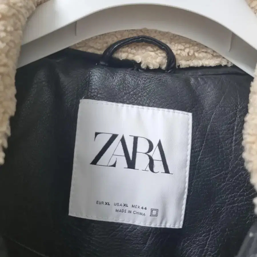 ZARA 에코레더 빈티지무스탕 XL