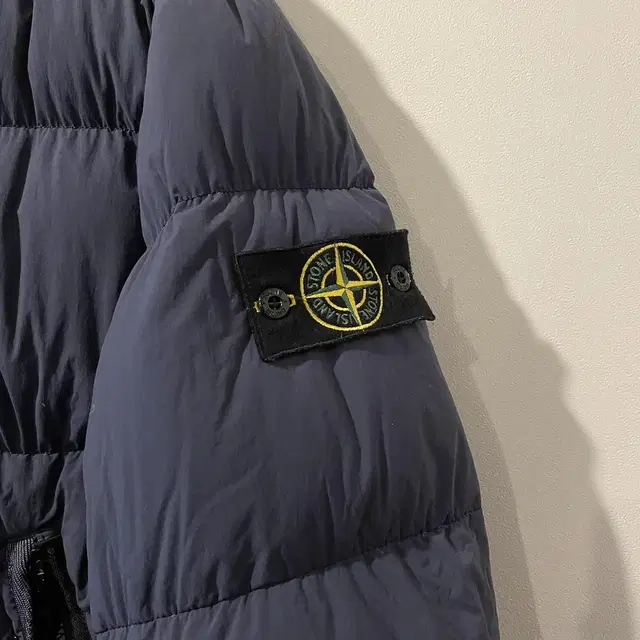 105 STONE ISLAND 스톤아일랜드 오가닉 우원재 패딩 네이비