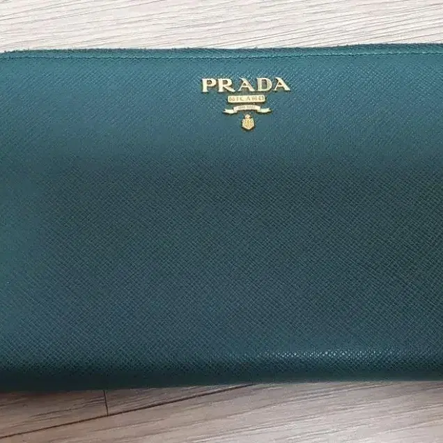 Prada 사피아노 장지갑