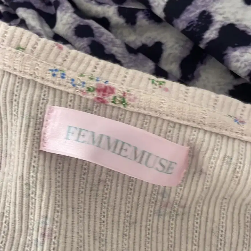 Femmemuse Vintage Rose Pink Crop Top