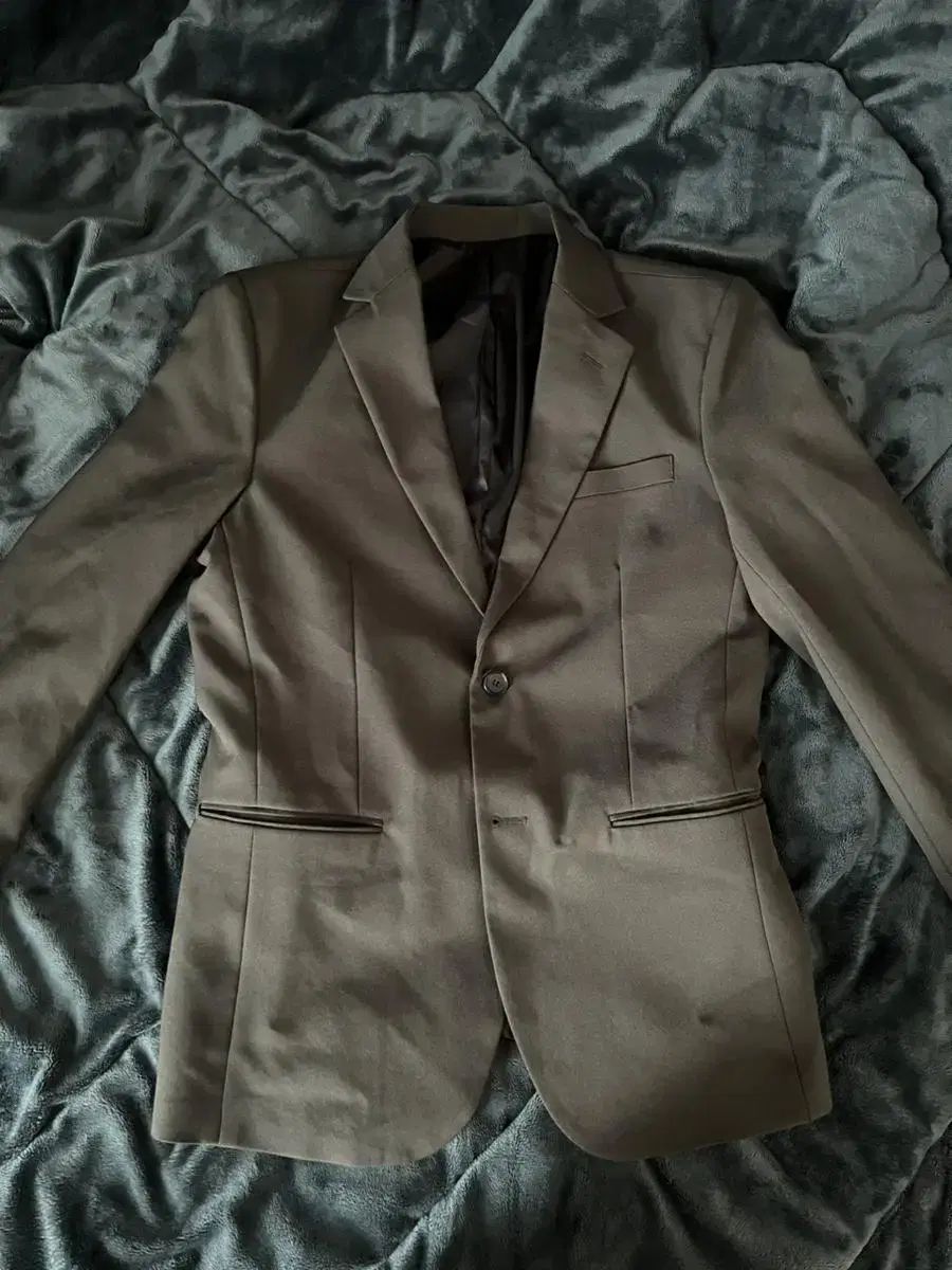 Suitsetup (Khaki) sells