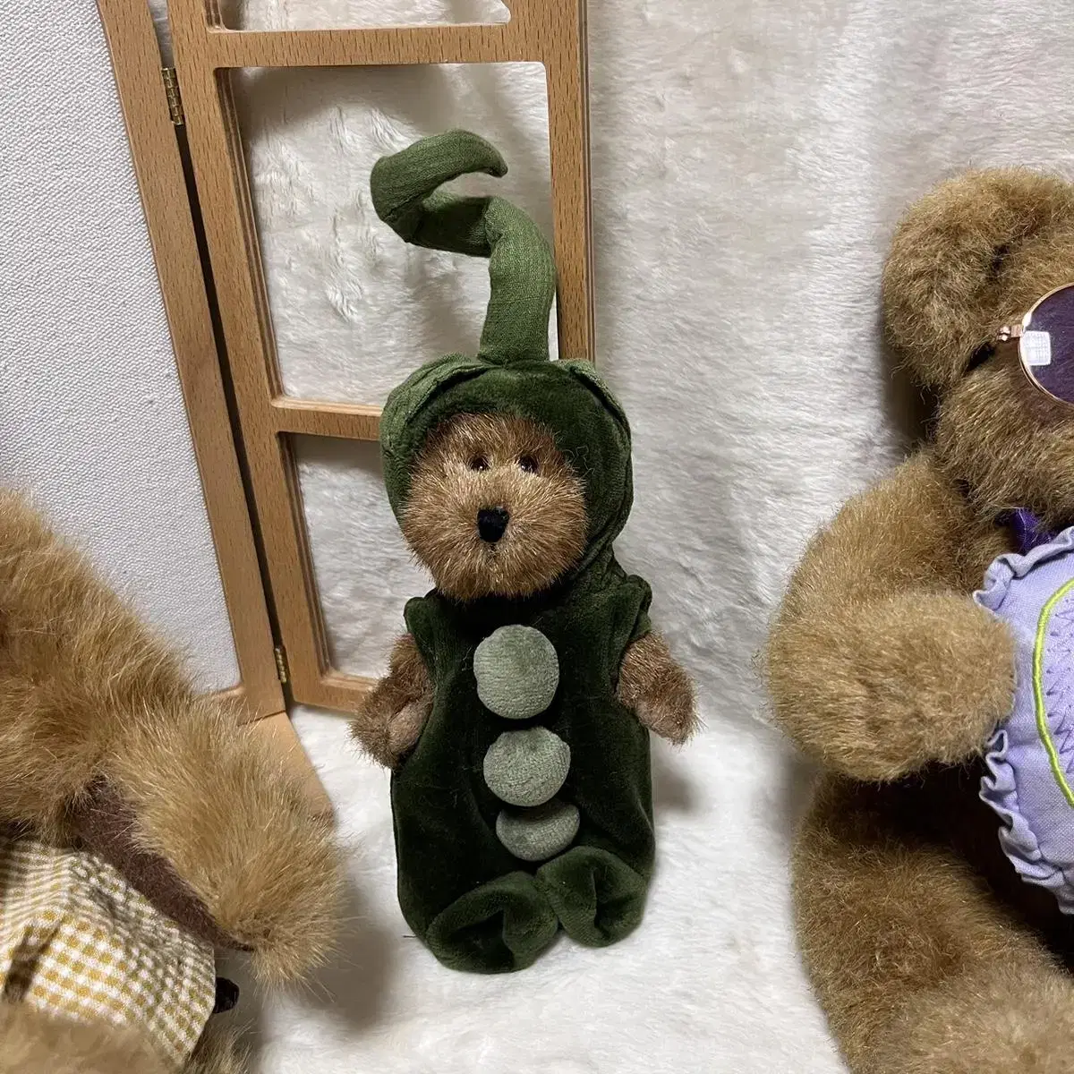 Boys Bear Green Peas