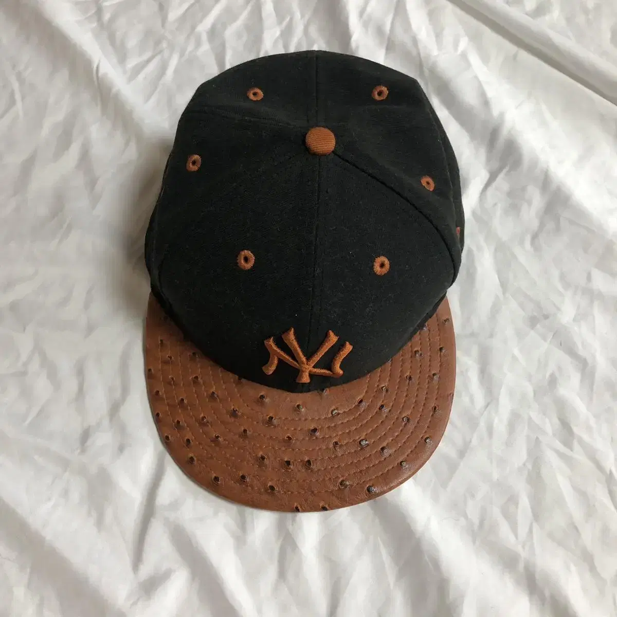 Vintage MLB NEWERA thorn snapback