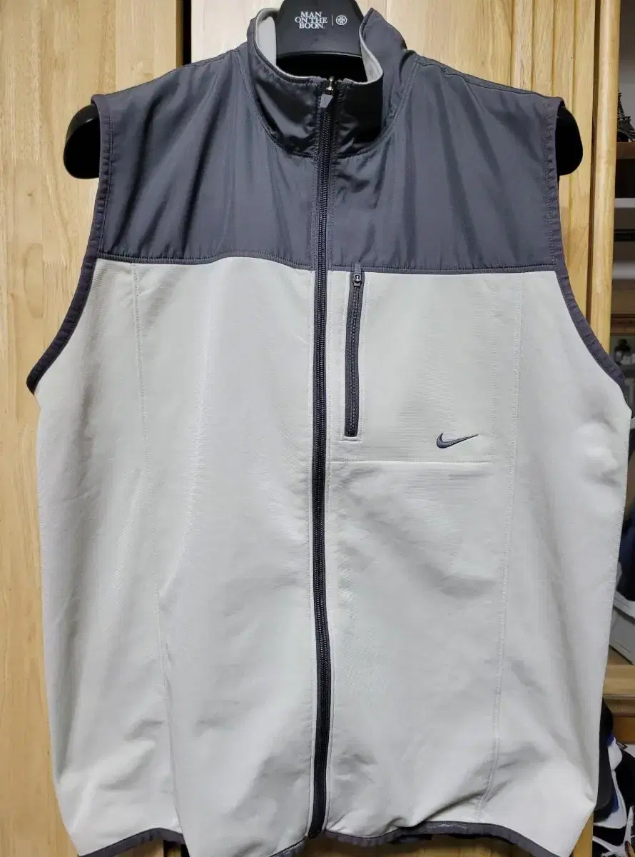 Nike Men's Vest L