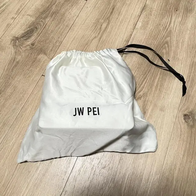 JW PEI 크림색 핸들백