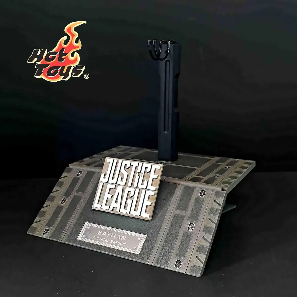 Hot Toys Justice League Batman Tactical Stand for 12-inch