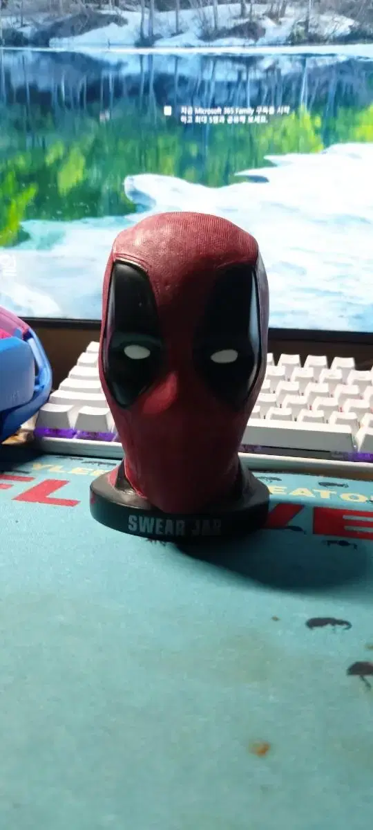 Deadpool piggy bank (with coin car)