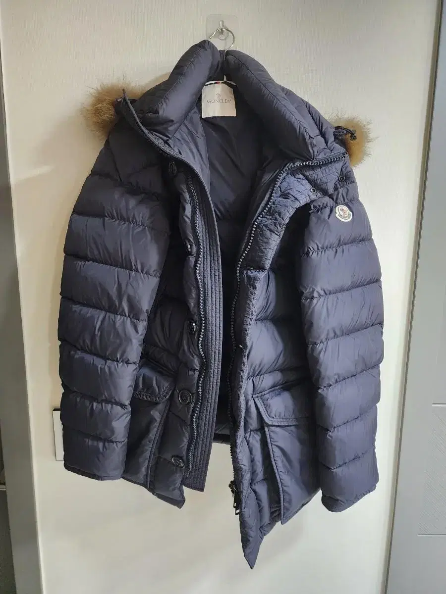 Moncler Clooney size 5