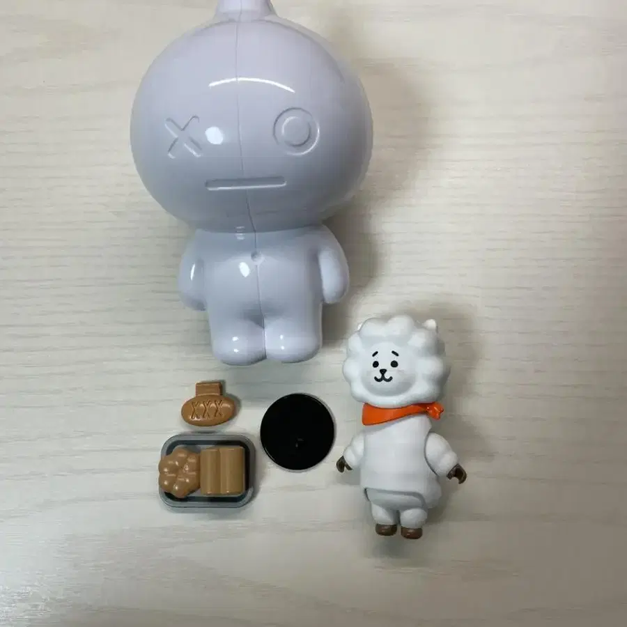 BT21 RJ 알제이 피규어 양도