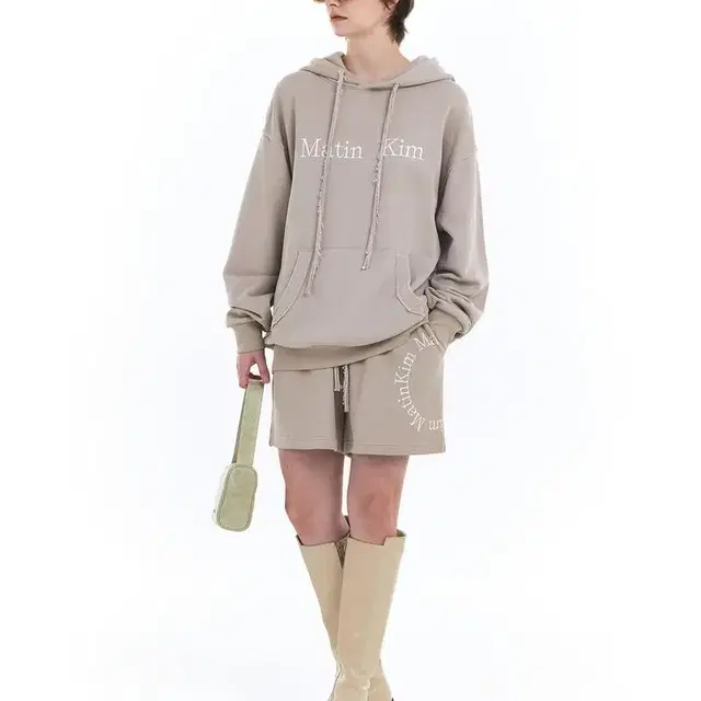 마뗑킴 후드 MATIN SOLID LOGO HOODY IN BEIGE