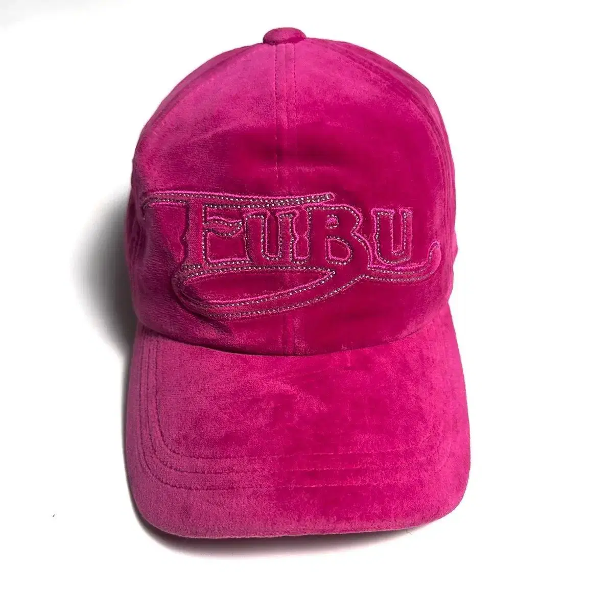 Fubu 큐빅 엠브로이드 벨벳 볼캡