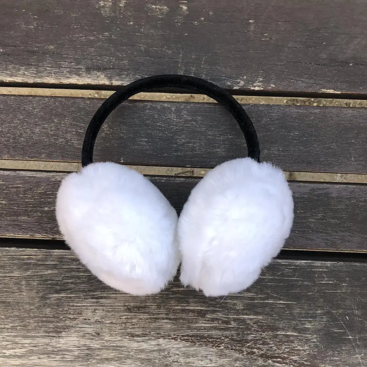 Vintage White fur earplug