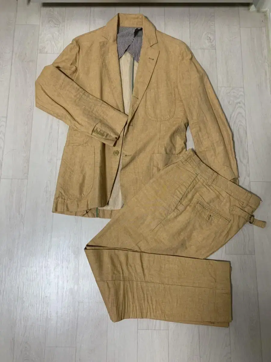 Easter Harbor Surplus Linen Suit