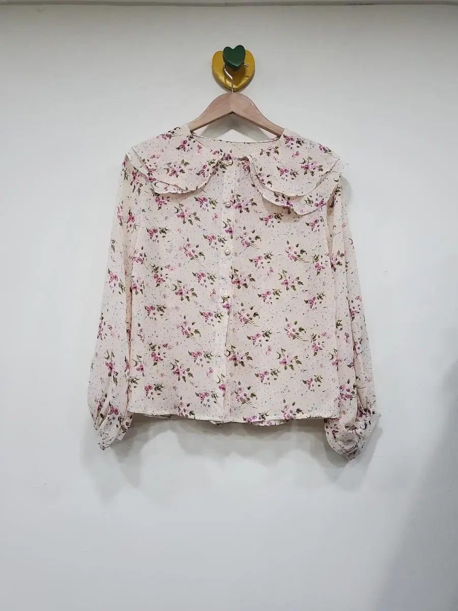 Double-frilled chiffon blouse/Floral blouse/Floral